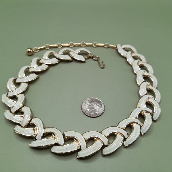 Vintage Coro Necklace, Gold Tone Links, Off White Enamel, 1950s, 16 Inch - Picture 7 of 11